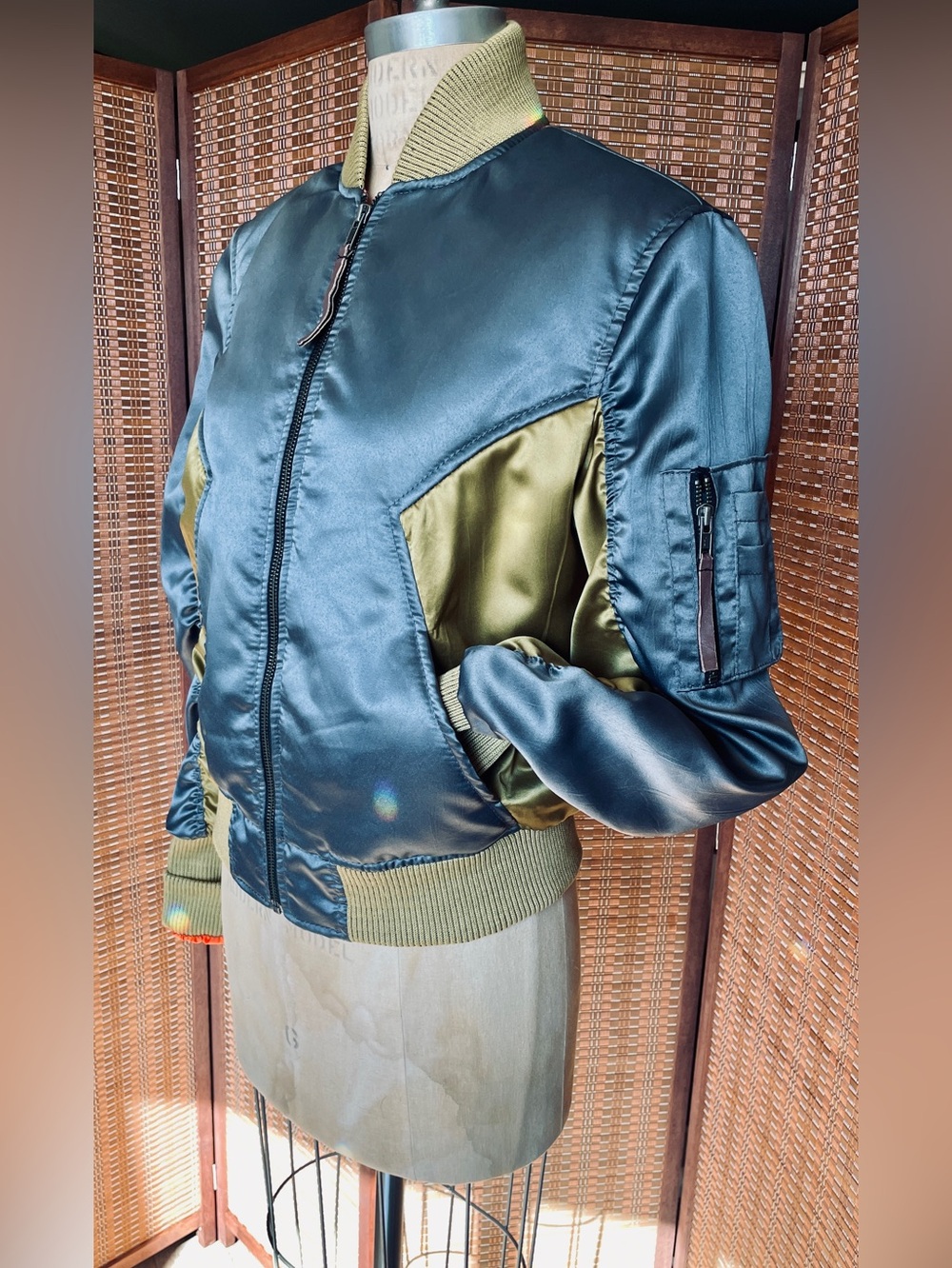 ♥️ The flight/bomber jacket worn by Scarlett Johansson Ghost in the Shell